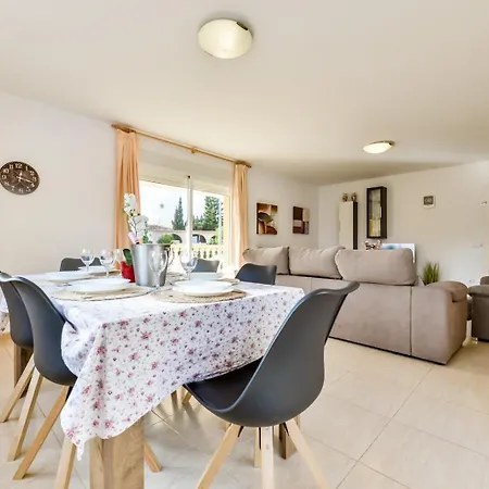 Villas Guzman - Stefka