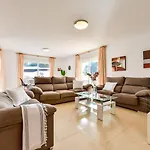 Guzman - Stefka Villa